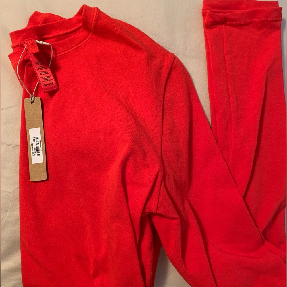 SKIMS COTTON JERSEY LONG SLEEVE T-SHIRT           COLOR RUBY SIZE S NWT